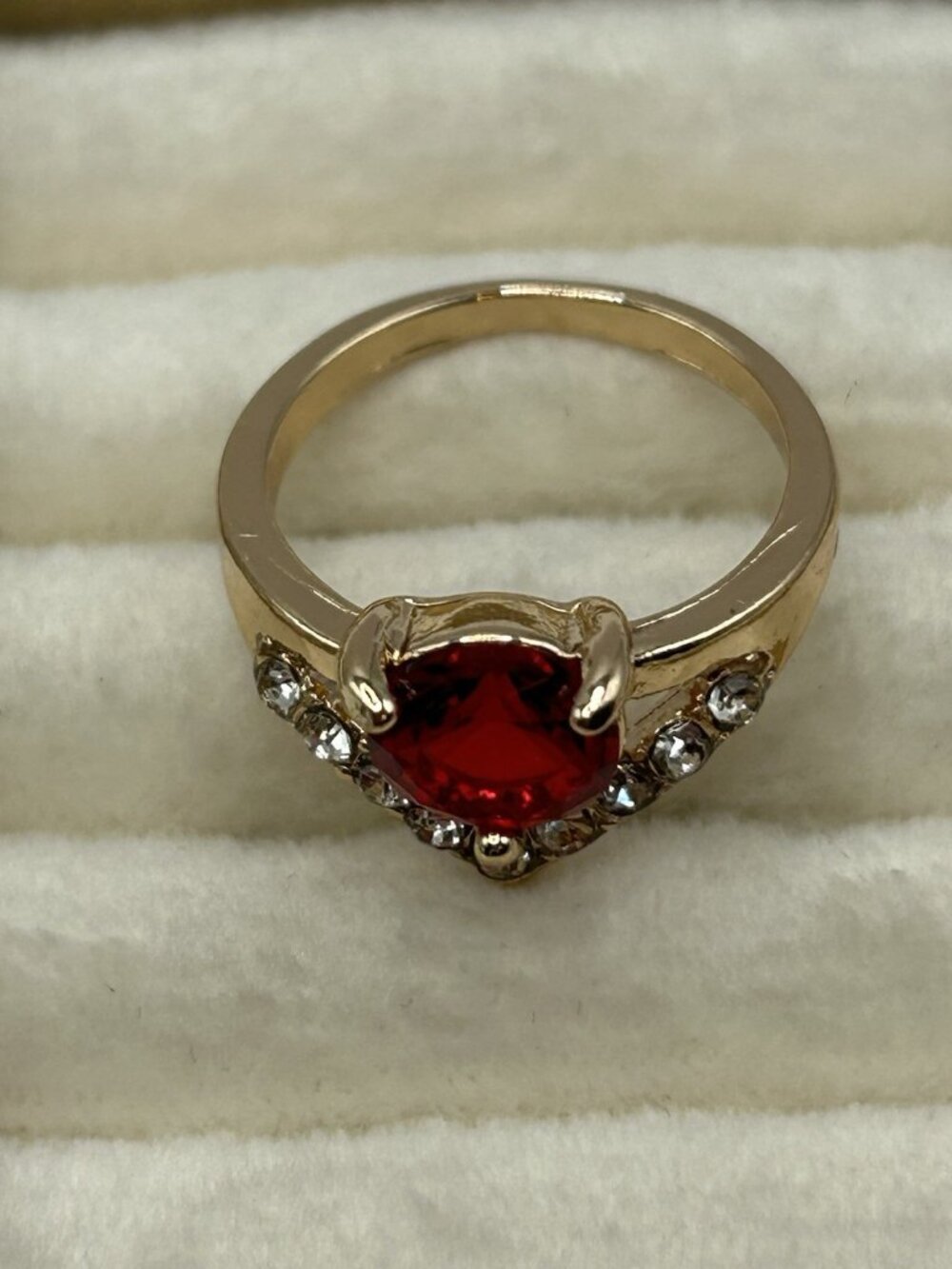 Gold Tone Red Stone Rhinestone Cocktail Ring Size 7.5 Chevron Retro Style Gift - Picture 9 of 12